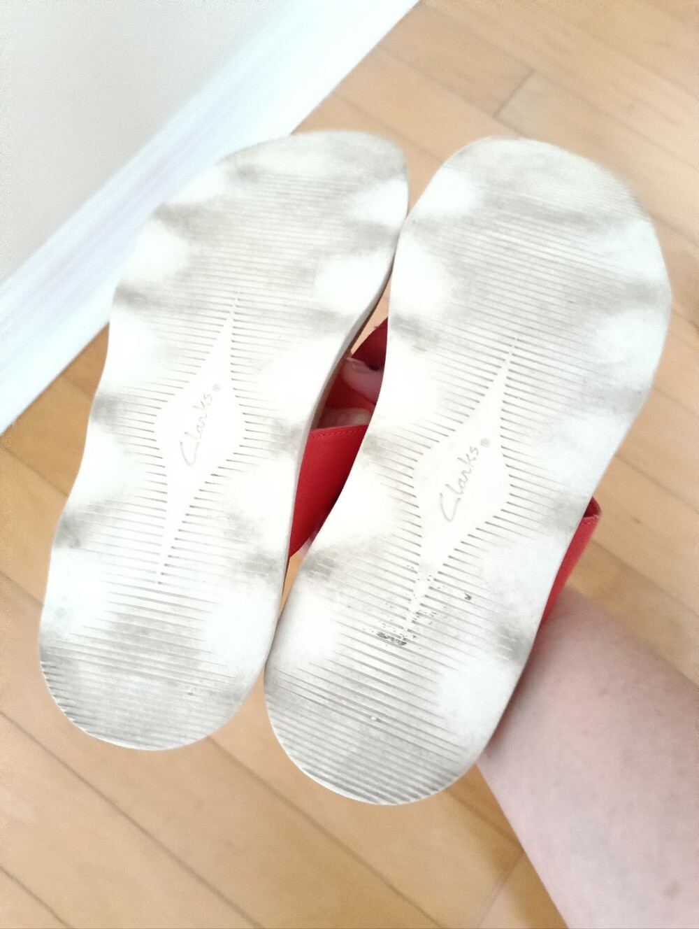 Clarks Leather Flower Thong Sandals Cushioned 8.5 Red - Picture 6 of 16